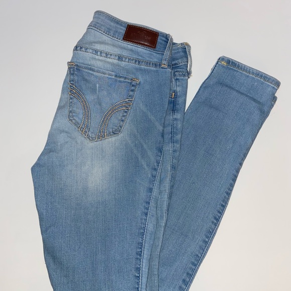 Hollister Light Wash Low Rise Jeans - Picture 3 of 7